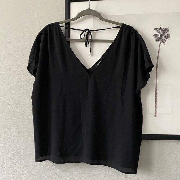 Express | EUC Black V-Neck Tie-Back Short Sleeve Blouse Size Medium - Picture 2 of 5